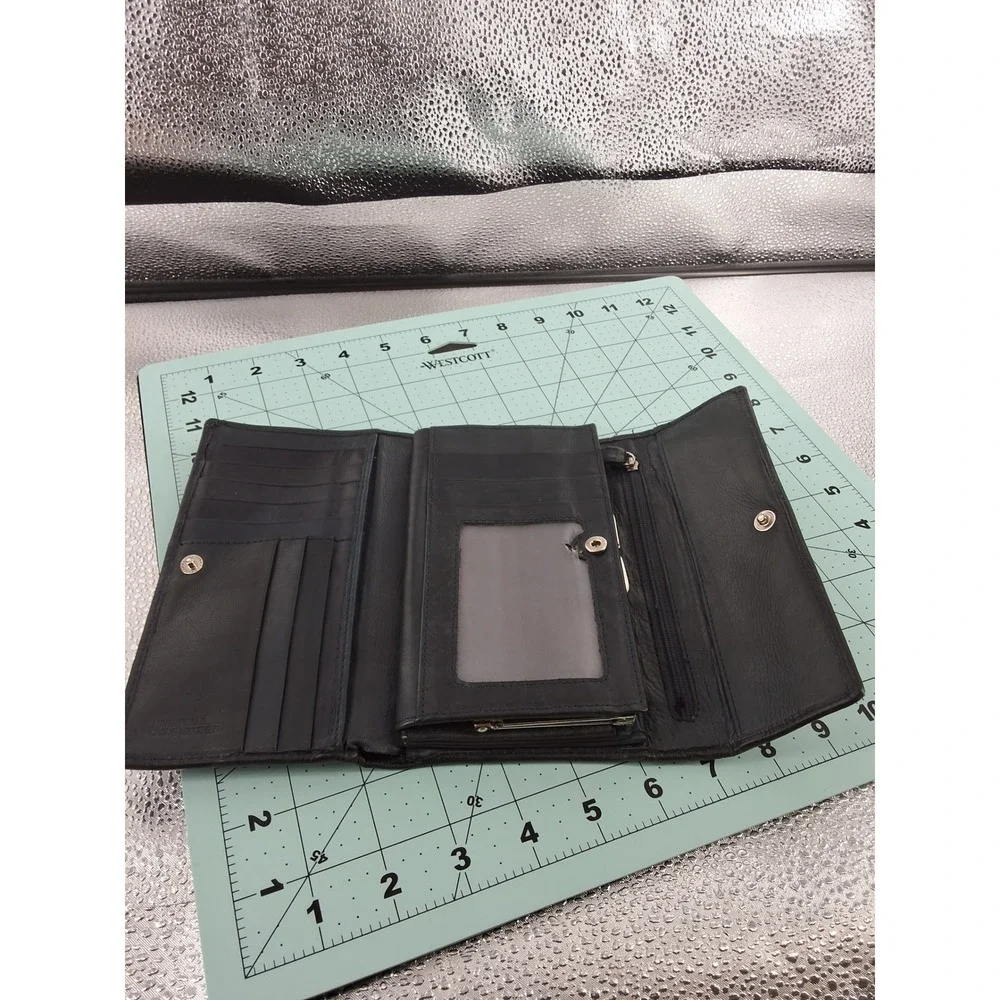 Classic Black Leather Bifold Wallet | Snap Closure | Card‎ Slots